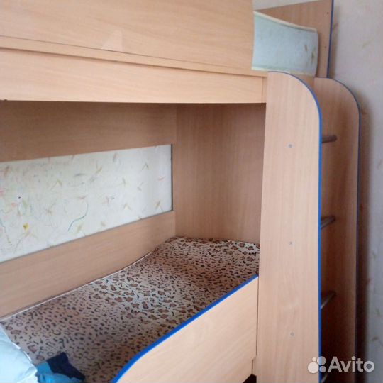 Двухъярусная кровать