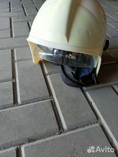 Шлем каска пожарного спасателя