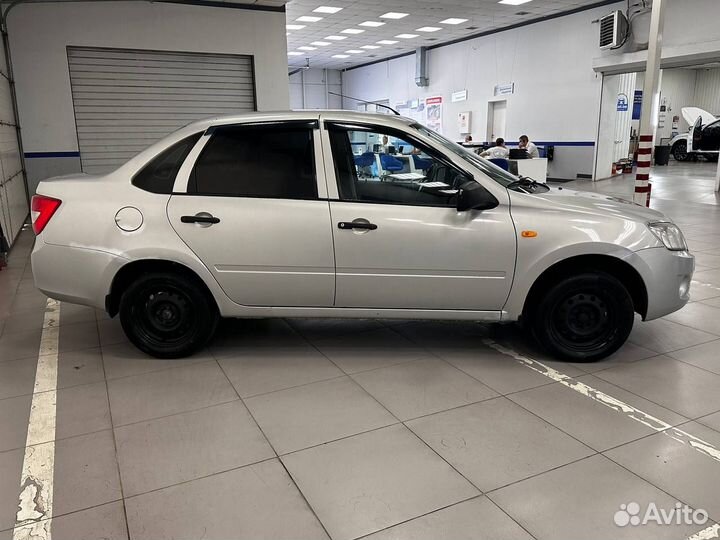 LADA Granta 1.6 МТ, 2013, 320 981 км