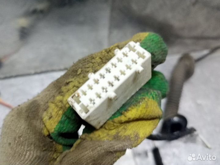 Проводка двери передняя левая Renault Sandero 1