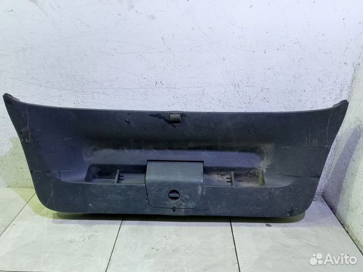 Обшивка двери багажника Volkswagen Golf 7