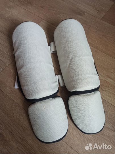 Щитки на ноги для единоборств