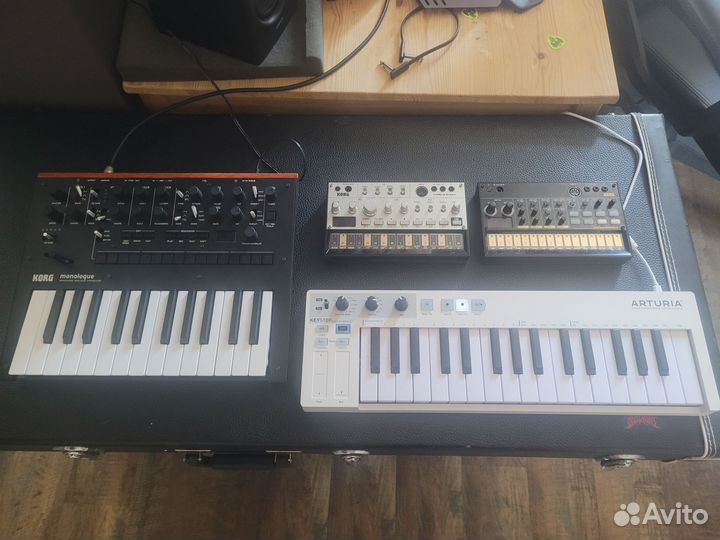 Синтезаторы Korg и миди клавиатура Arturia