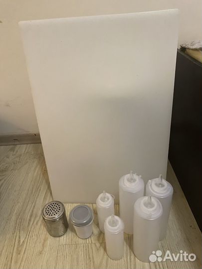 Большой бак,а так же доска,кунжутница