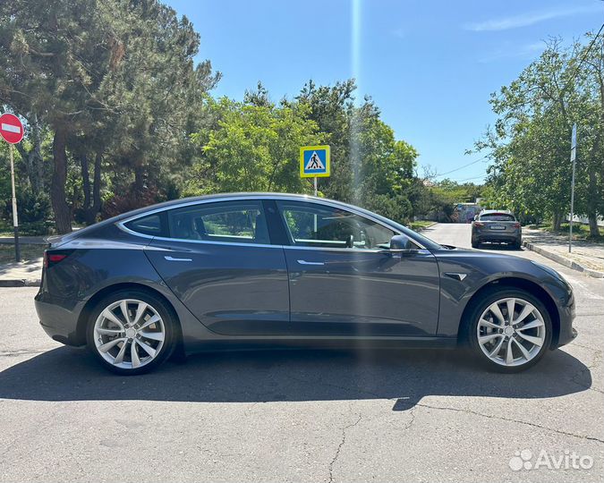 Аренда электромобиля Tesla Model 3