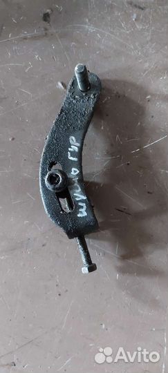 Кронштейн гура на Kia Shuma