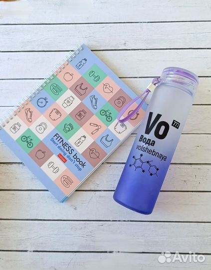 Дневник тренировок и бутылка для воды