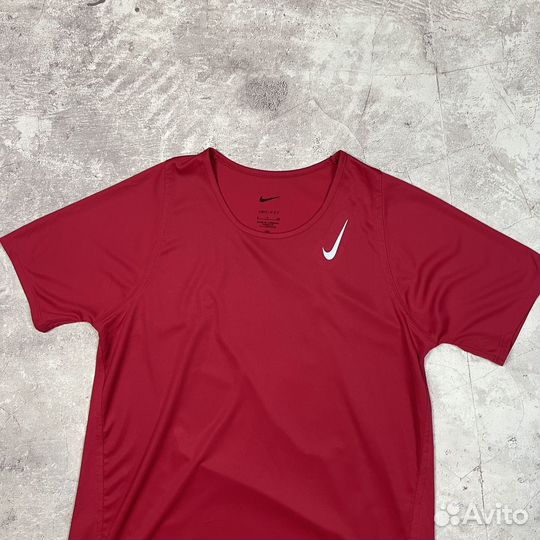 Женская Футболка Nike Dri-fit размер S