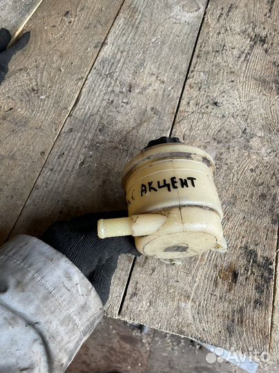 Бачок гура Hyundai Accent