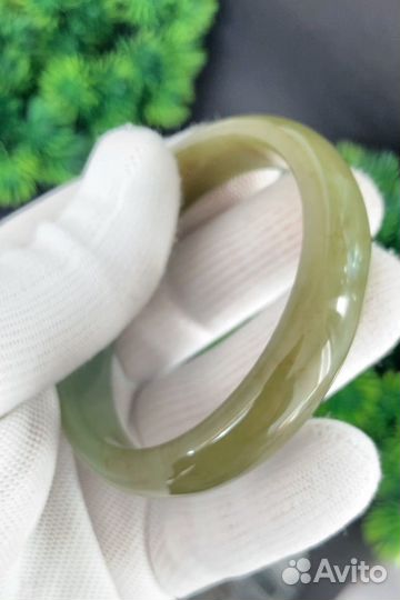 Браслет из нефрита, цельнокаменный