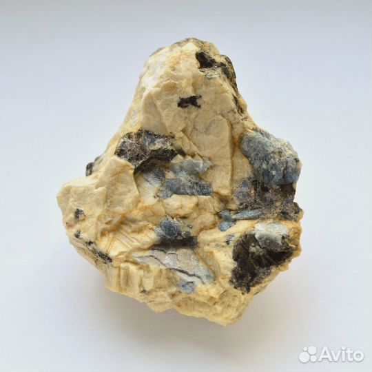 Корунд синий, полевой шпат, аннит, 75*62*30 мм