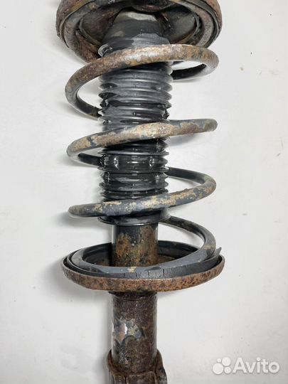 Стойка передняя левая в сборе Mazda 323 BA