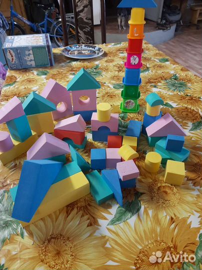 Развивающие игрушки и кубики