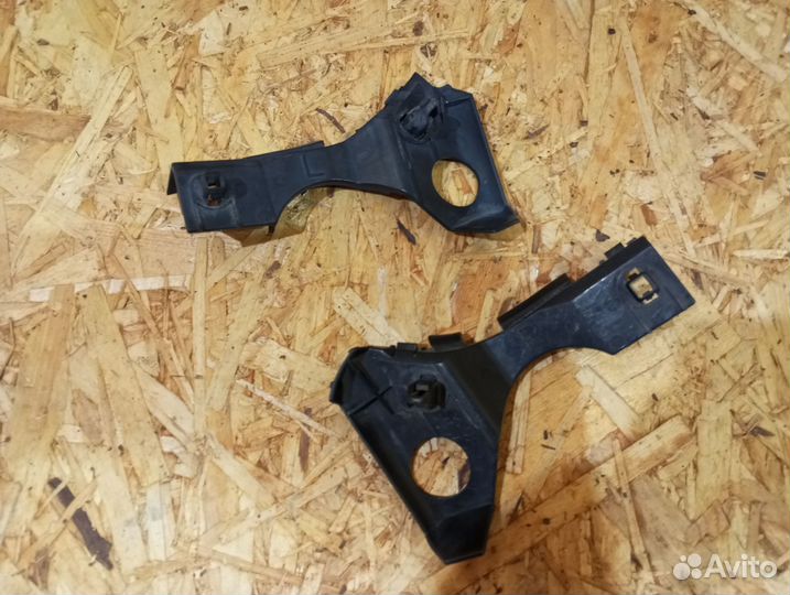 Крепление бампера переднее Toyota Corolla Fielder