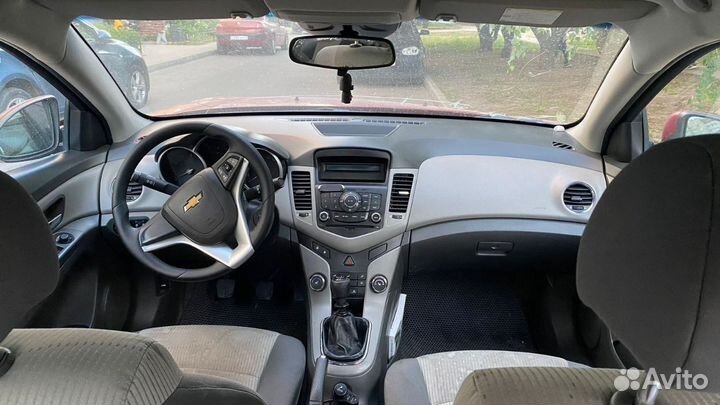 Chevrolet Cruze 1.6 МТ, 2010, битый, 157 000 км