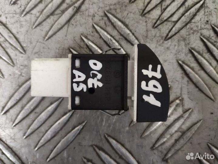 Кнопка аварийной сигнализации Skoda Octavia A5 res