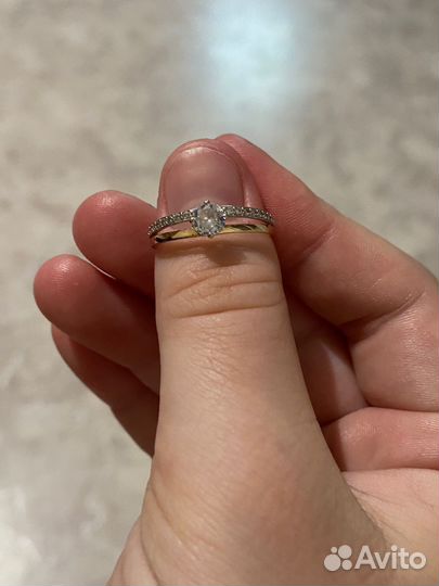 Золотое кольцо с фианитом