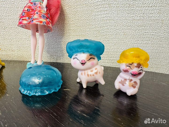 Набор Enchantimals Купание Свинки с поросятами