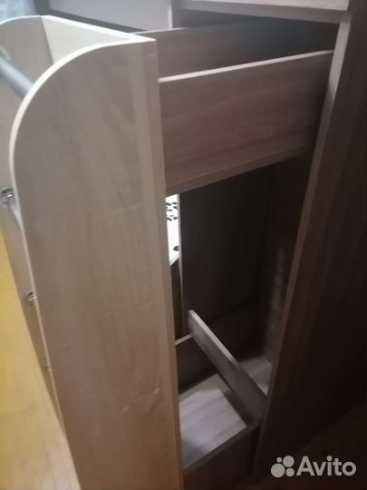 Кровать двухьярусная