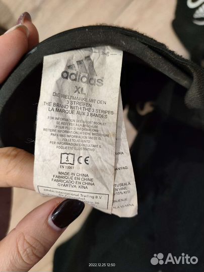 Обувь и футбольные щитки