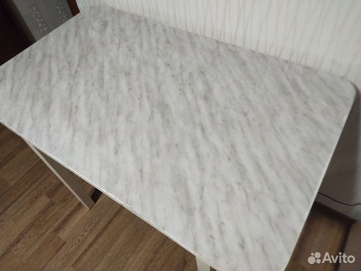 Кухонный стол