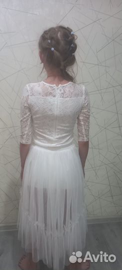 Белое вечернее платье