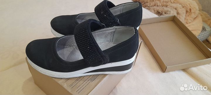 Продам туфли на девочку