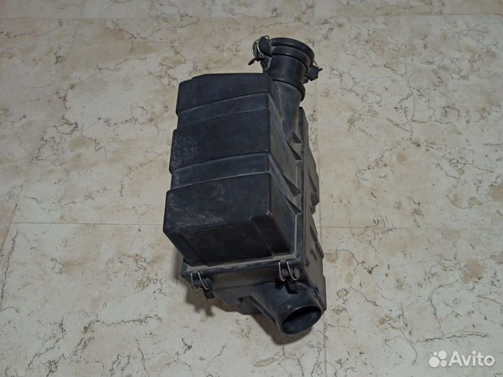 Корпус фильтра на mercedes 124