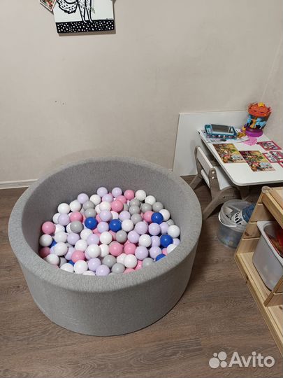 Сухой бассейн с шариками