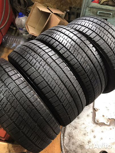 Bridgestone Blizzak Ice 215/55 R17