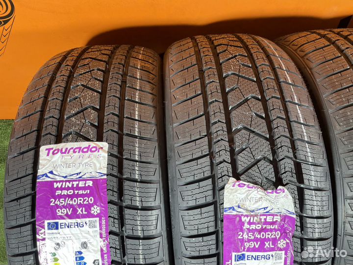Tourador Winter Pro TSU1 245/40 R20 и 275/35 R20 102V