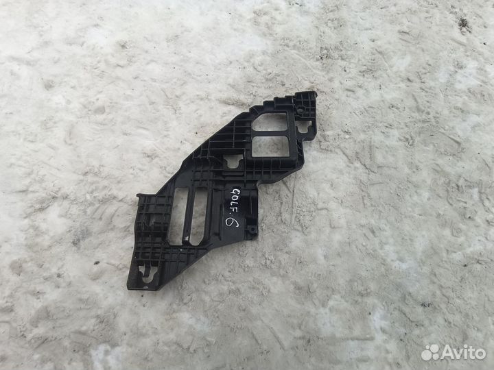 Volkswagen Golf 6 Крепление фары правой