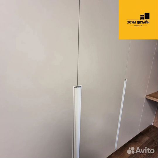 Шкаф распашной с полками