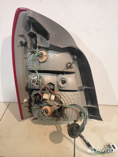 Фонарь nissan primera p12 правый руль