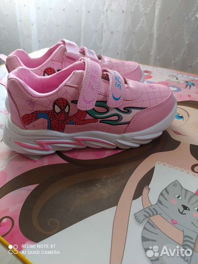 Кроссовки для девочки