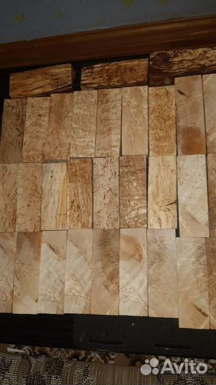 Бруски карельской берёзы и ножи