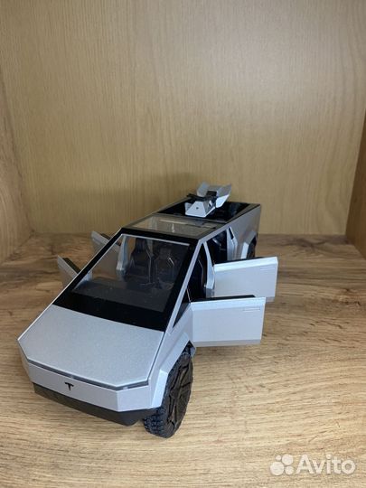 Tesla Cybertruck машинка