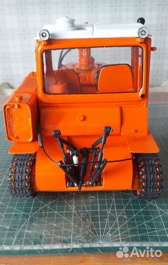 Трактор дт-75 на радиоуправлении 1:12.5