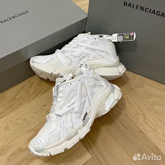 Кроссовки Balenciaga Runner женские