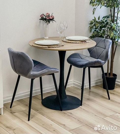 Комплект стол и стулья для кухни х2