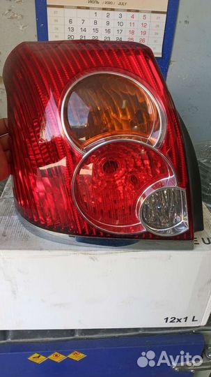 Фонари задние Toyota Avensis 2