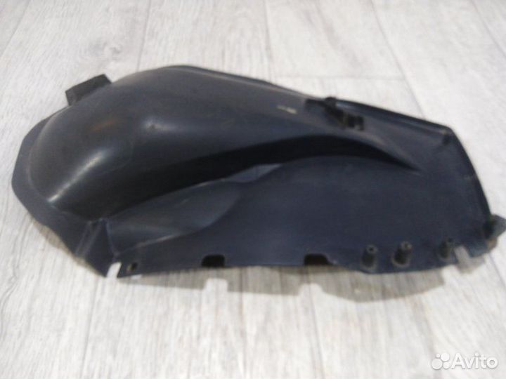 Подкрылок задний левый Renault Sandero хетчбэк