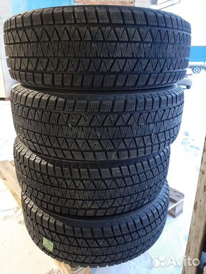 Bridgestone Blizzak DM-V3 235/65 R17