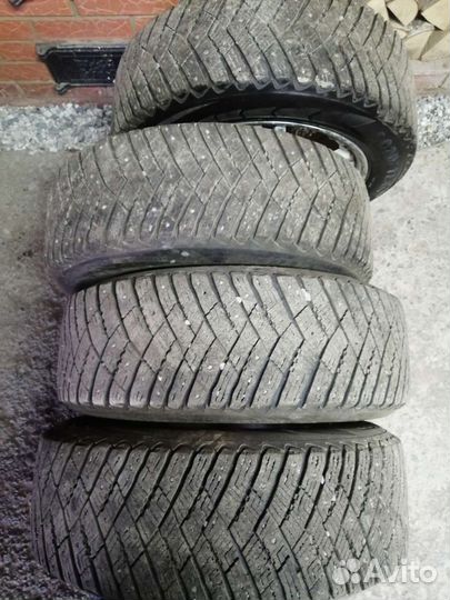 Goodyear Ultragrip Ice Arctic 215/60 R17