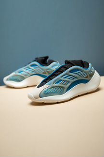 Adidas Yeezy 700 V3 Arzareth, 9,5 US