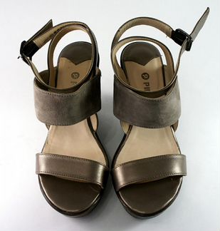 Новые босоножки цвет платина