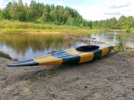 Каяк одноместный спортивный