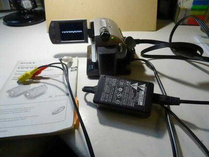 Видеокамера Sony handyman (SR42E)