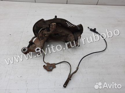 Кулак передний правый Toyota Auris E15 1zrfe 2008