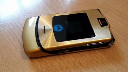 Новый в коробке телефон Motorola V3i Gold оригинал